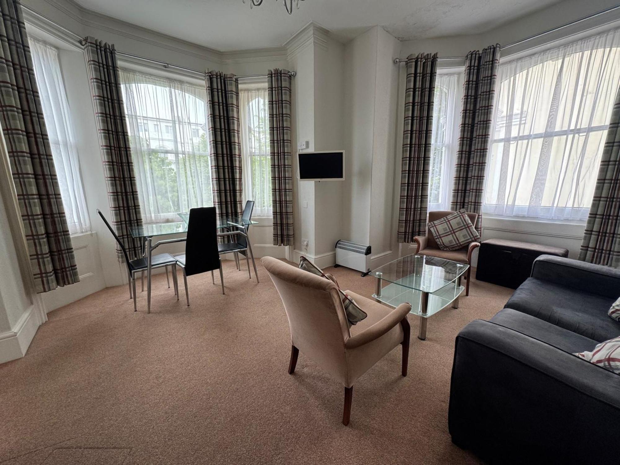 Devonshire House Holiday Flats Истбурн Экстерьер фото