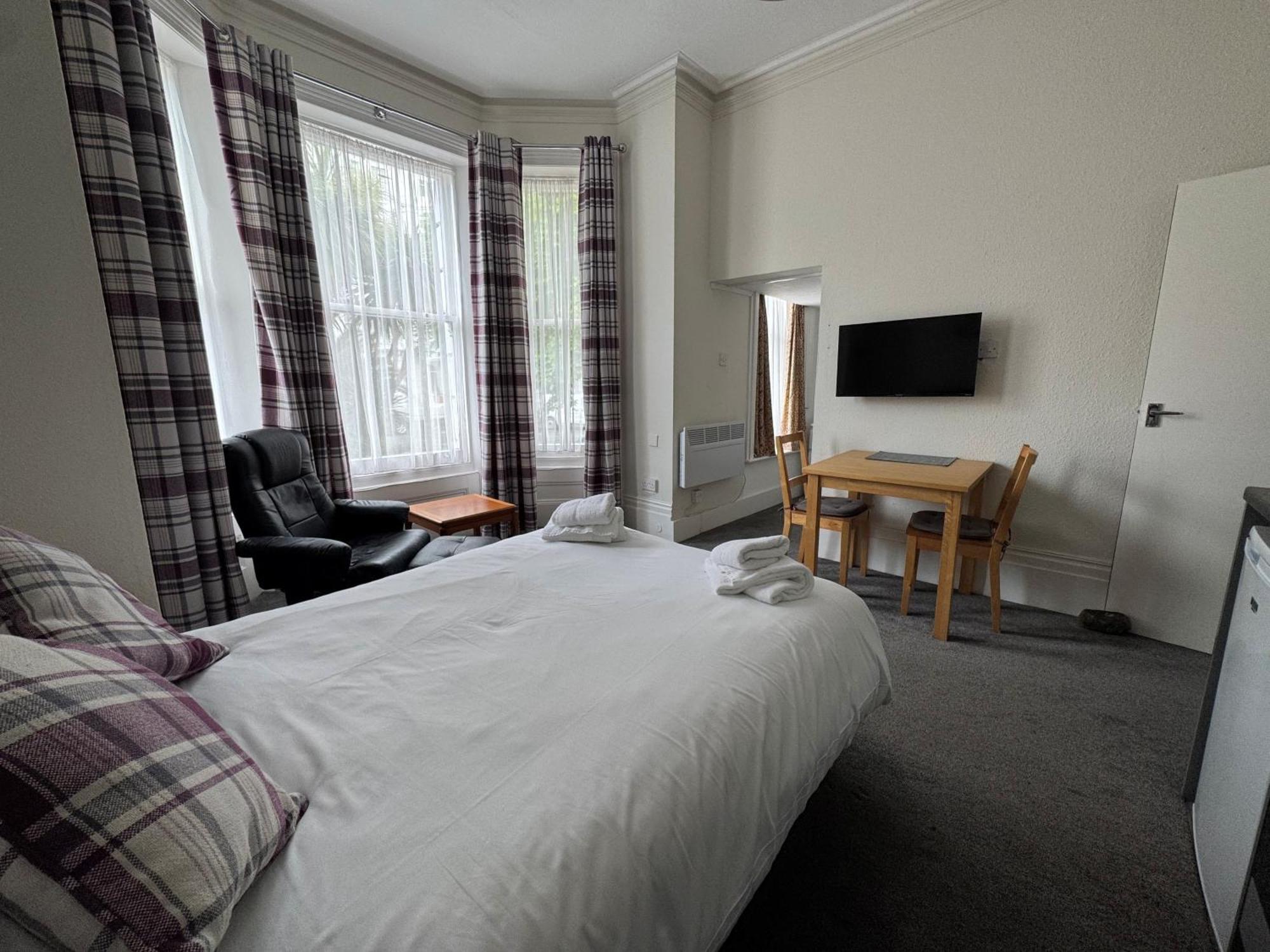Devonshire House Holiday Flats Истбурн Экстерьер фото