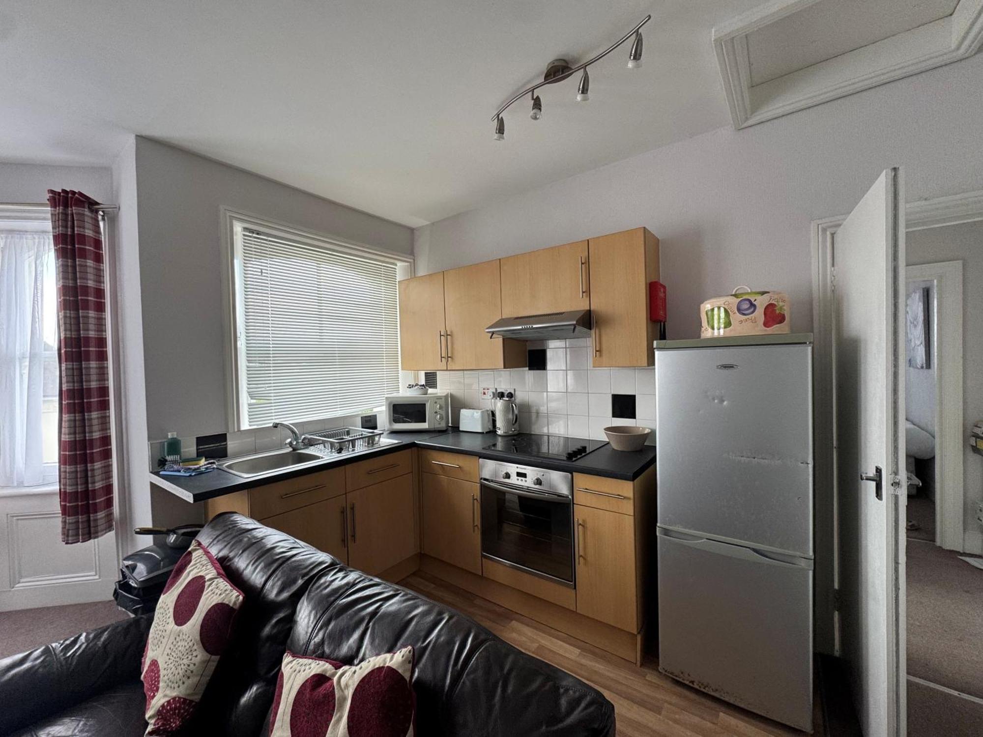 Devonshire House Holiday Flats Истбурн Экстерьер фото